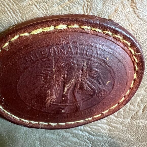 Vintage International All Weatherwear  Tan Leather  Zippered Handbag. - Picture 9 of 10